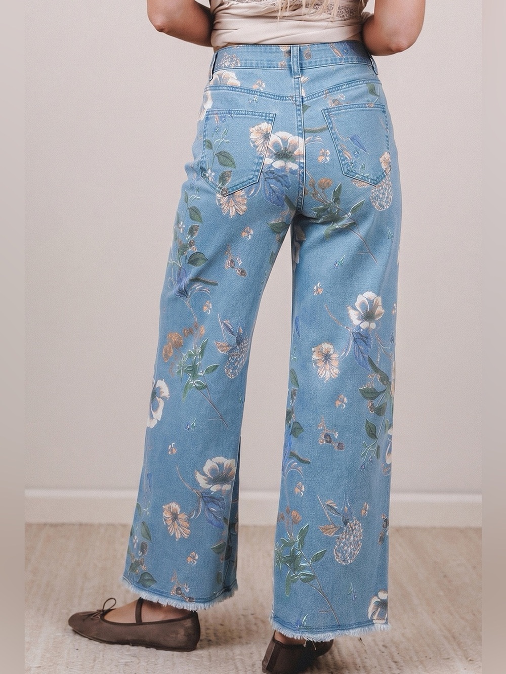 🩵Super Cute Floral Print High Rise Wide-Leg Jeans - Blue (SZ 4-16) - Picture 4 of 10
